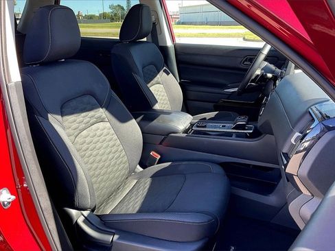 Used 2024 Nissan Pathfinder SV image 32