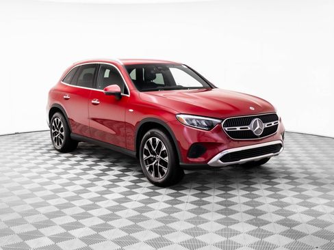 Used 2025 Mercedes-Benz GLC 350e 4MATIC image 9