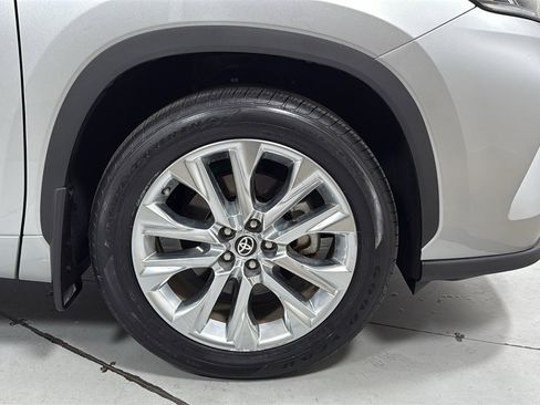 Used 2023 Toyota Highlander Limited image 22