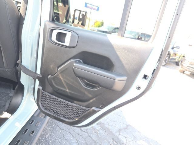 Used 2023 Jeep Wrangler Unlimited w/ Sun & Screen Package AWD/4WD image 27