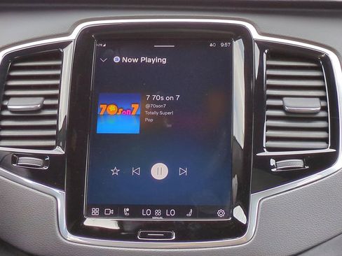 Used 2024 Volvo XC90 B6 Ultimate w/ Protection Package Premier image 17