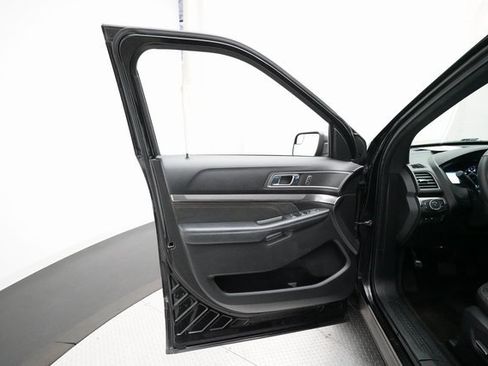 Used 2018 Ford Explorer XLT w/ Equipment Group 202A image 30