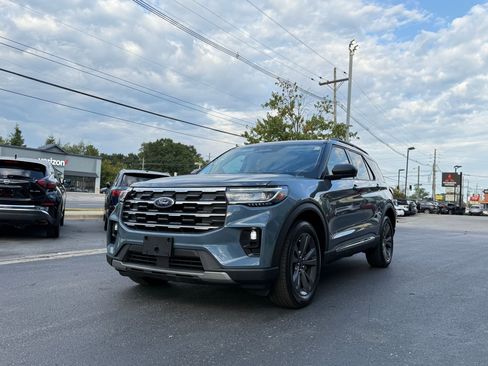 Used 2025 Ford Explorer Active w/ Active Comfort Package image 2