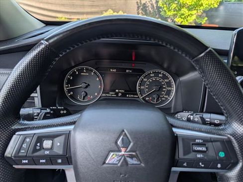 Used 2024 Mitsubishi Outlander SE FWD image 34
