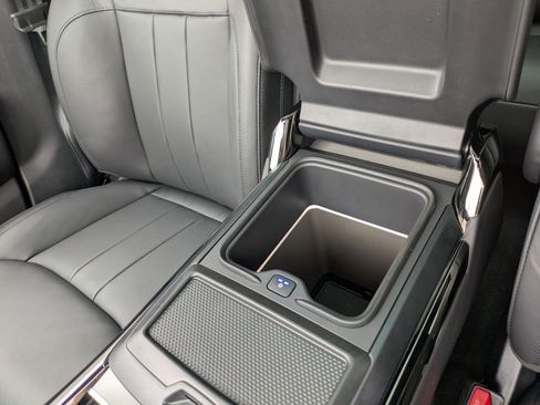 Used 2025 Land Rover Range Rover Sport SE image 26