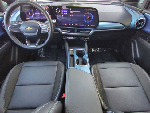 Used 2025 Chevrolet Equinox EV LT w/ Convenience Package image 13