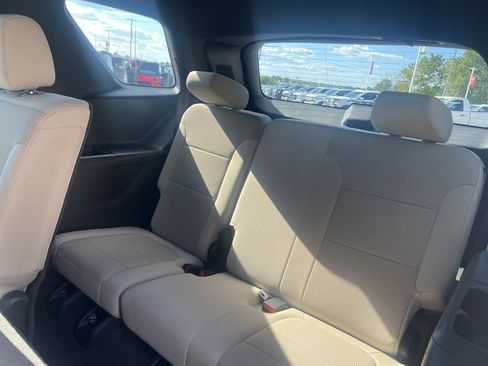 Used 2023 Chevrolet Traverse LS image 8