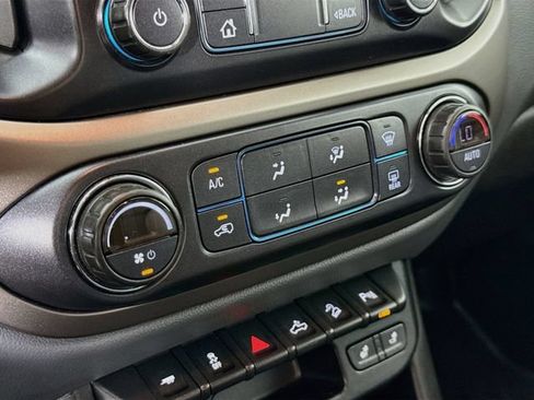Used 2019 Chevrolet Colorado Z71 AWD/4WD image 16