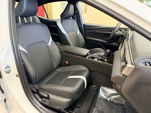 Used 2025 Toyota Camry SE FWD image 43