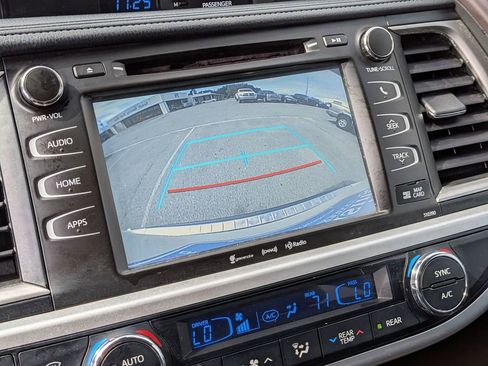 Used 2019 Toyota Highlander XLE image 25