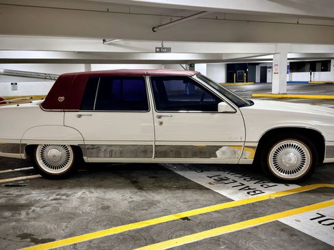 Used 1990 Cadillac Fleetwood 60 Special FWD image 7