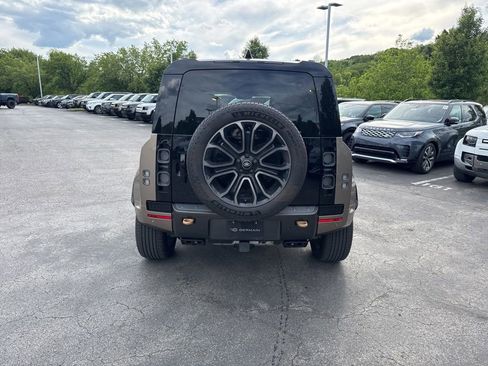 Used 2025 Land Rover Defender 110 AWD/4WD image 5