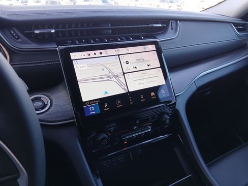 Used 2023 Jeep Grand Cherokee Limited image 11