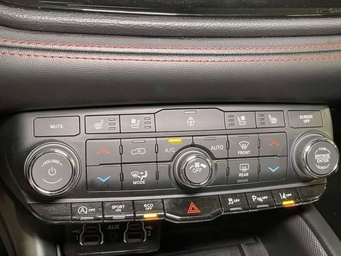 Used 2025 Dodge Durango GT AWD/4WD image 34