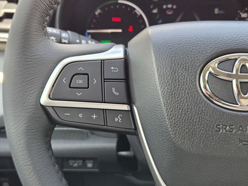 Used 2026 Toyota Sienna XLE FWD image 22