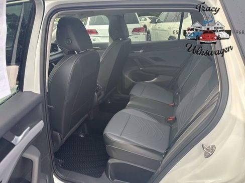 New 2025 Volkswagen Tiguan SE image 19