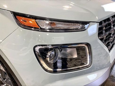 Used 2025 Hyundai Venue SEL image 31