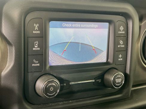 Used 2018 Jeep Wrangler Unlimited Sport AWD/4WD image 13