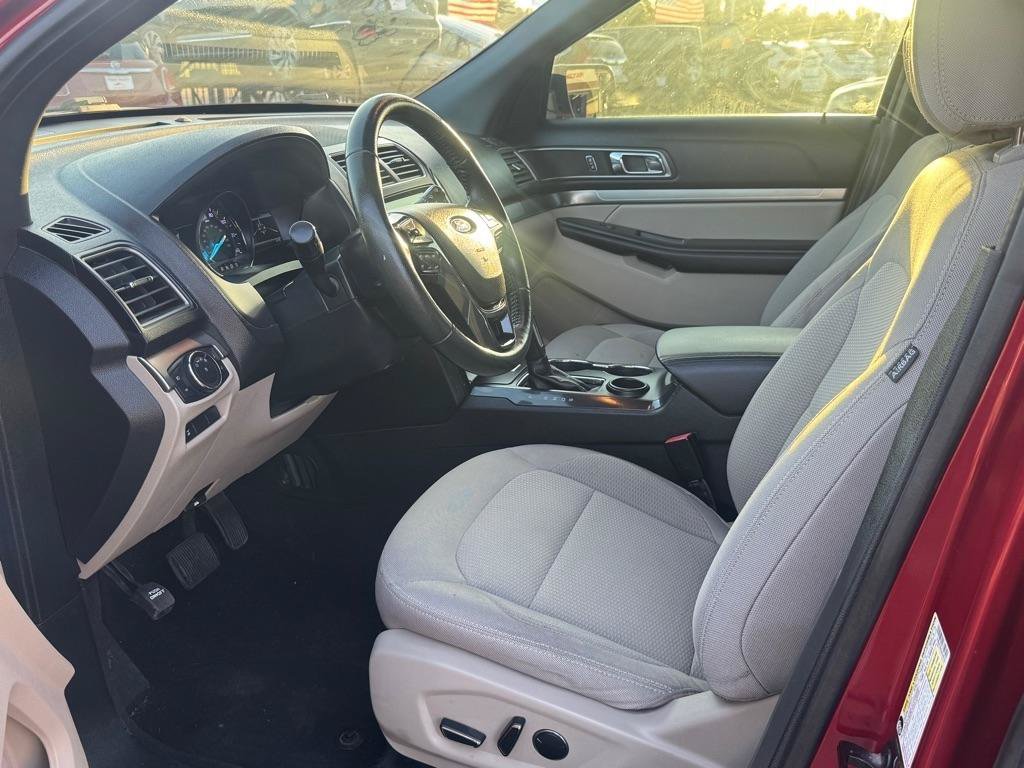 Used 2018 Ford Explorer XLT w/ Equipment Group 201A FWD image 10