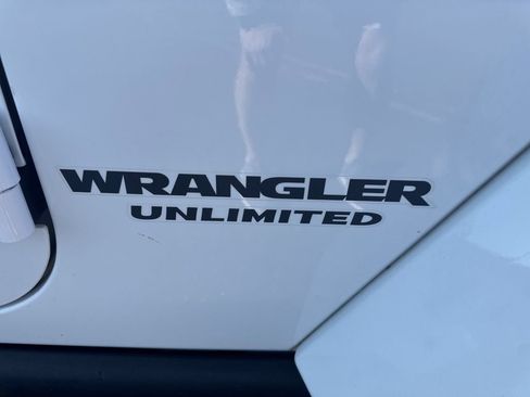 Used 2016 Jeep Wrangler Unlimited Rubicon AWD/4WD image 43