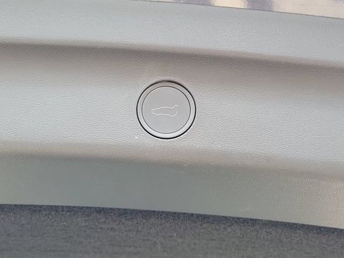 Used 2023 Tesla Model Y Long Range AWD/4WD image 9