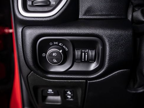 Used 2020 RAM 1500 Laramie AWD/4WD image 35