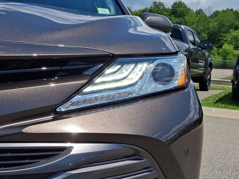 Certified 2018 Toyota Camry XLE w/ Audio Package FWD image 12