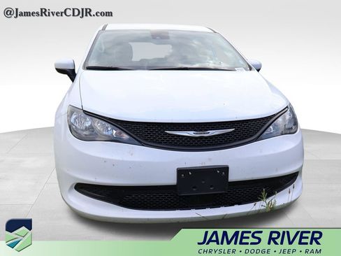 Used 2023 Chrysler Voyager LX FWD image 7