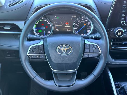 Used 2022 Toyota Highlander XLE image 24