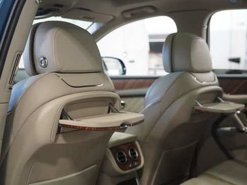 Used 2019 Bentley Bentayga image 15