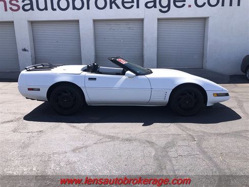 Used 1992 Chevrolet Corvette Convertible RWD image 2