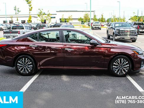 Used 2025 Nissan Altima 2.5 SV FWD image 8