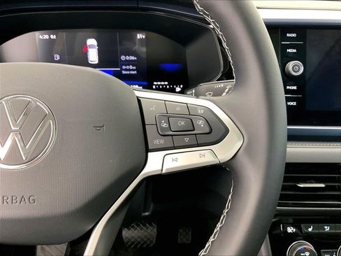 Certified 2024 Volkswagen Taos SE image 19