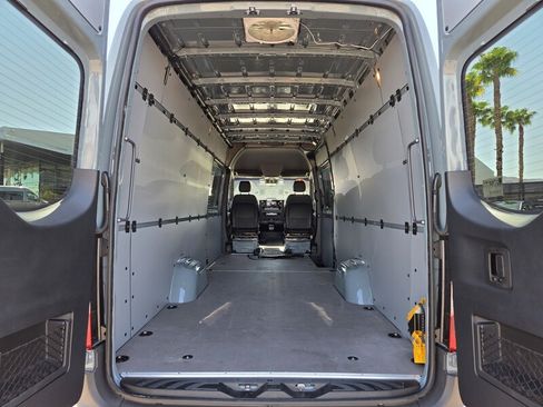 Used 2026 Mercedes-Benz Sprinter 2500 image 13