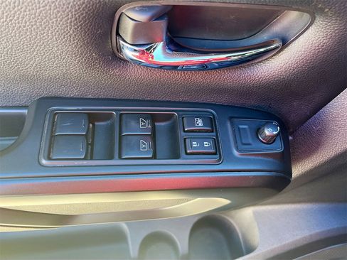 Used 2024 Nissan Titan PRO-4X w/ Pro-4x Convenience Package image 18