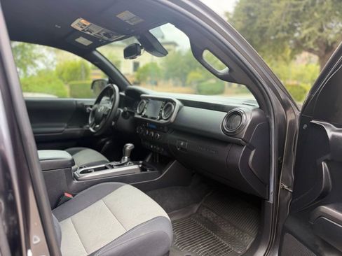 Used 2021 Toyota Tacoma TRD Off-Road w/ Technology Package AWD/4WD image 26