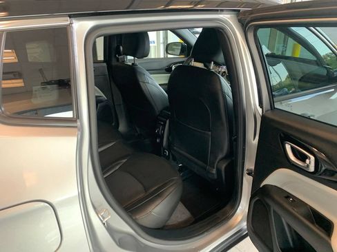 Used 2023 Jeep Compass Limited AWD/4WD image 18