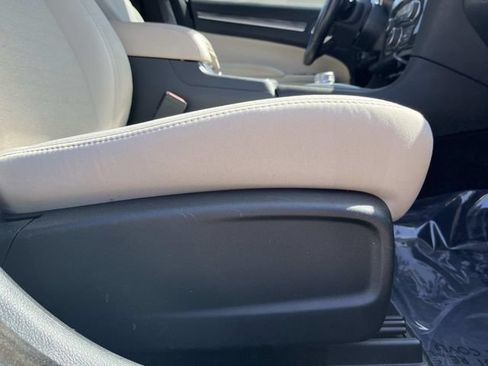 Used 2019 Chrysler 300 Touring w/ Driver Convenience Group RWD image 15