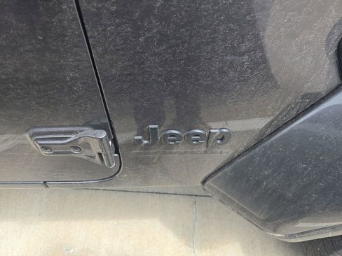 Used 2025 Jeep Wrangler Unlimited Sahara AWD/4WD image 11