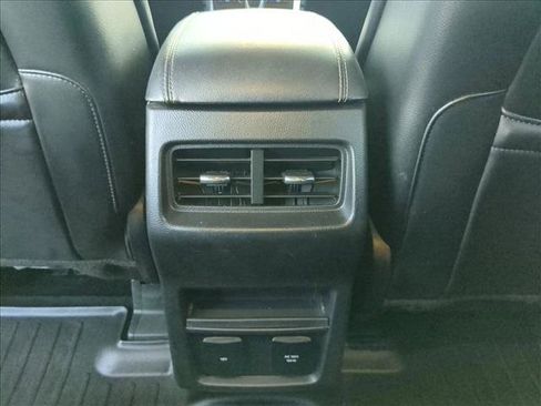 Used 2016 Ford Edge Titanium w/ Technology Package image 17