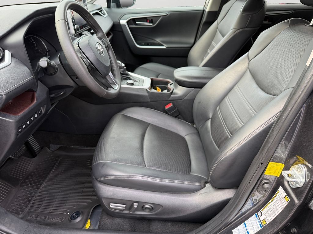 Used 2021 Toyota RAV4 Limited AWD/4WD image 24
