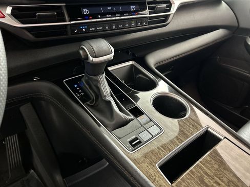 Used 2025 Toyota Sienna Limited image 17