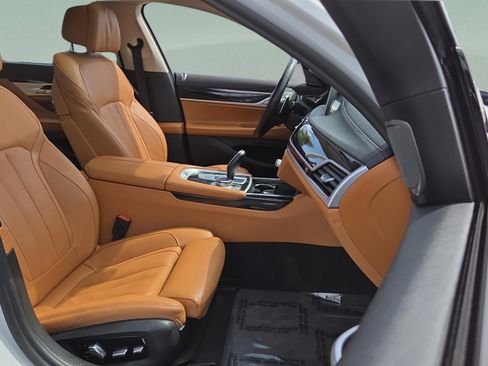 Used 2020 BMW 745e xDrive image 26