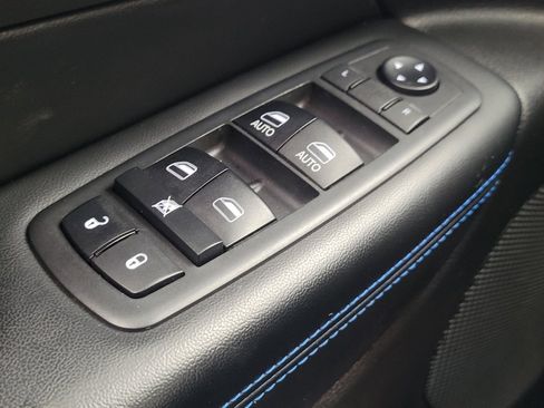 Used 2018 Jeep Grand Cherokee Laredo AWD/4WD image 27