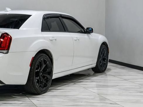 Used 2022 Chrysler 300 S w/ Comfort Group RWD image 14