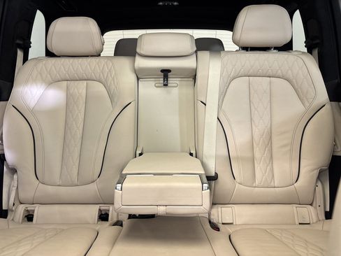 Used 2021 BMW X7 M50i w/ Dynamic Handling Package image 28