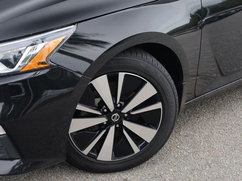 Used 2022 Nissan Altima 2.5 SV FWD image 15