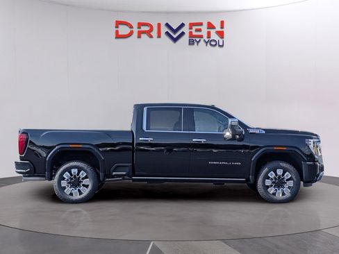 New 2026 GMC Sierra 2500 Denali w/ Denali Reserve Package AWD/4WD image 7