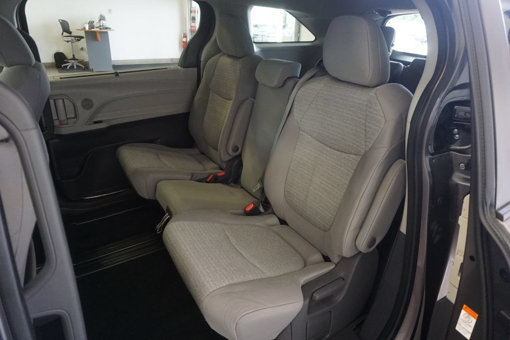Certified 2021 Toyota Sienna LE FWD image 19