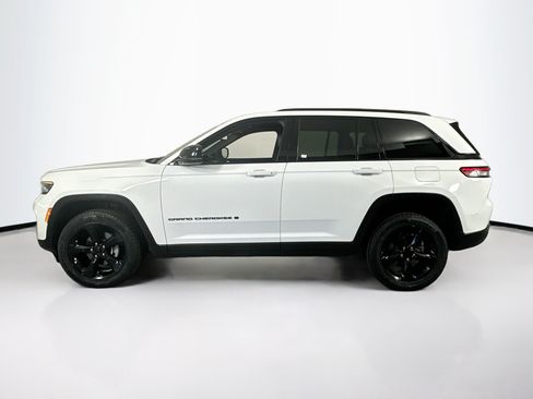 Used 2023 Jeep Grand Cherokee Altitude RWD image 8